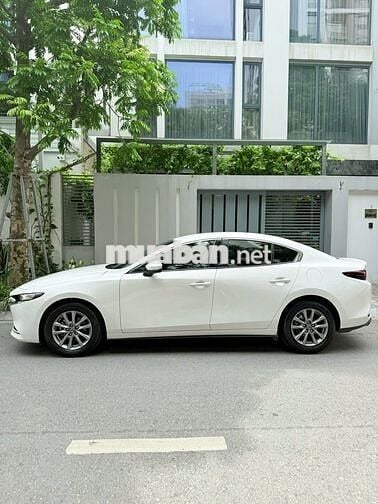 Mazda 3 All New Luxury Full Option màu trắng 2022