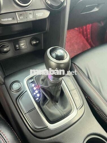 Hyundai Kona 2018 2.0 AT Tiêu Chuẩn Đỏ