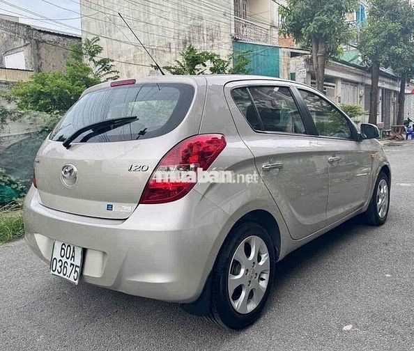 Hyundai i20 Số tự động Vàng cát