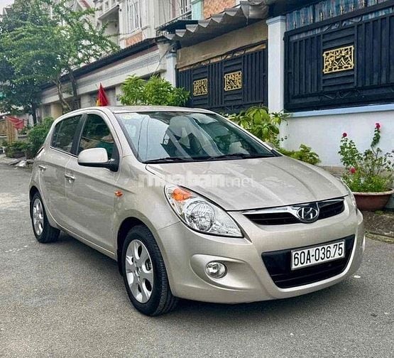 Hyundai i20 Số tự động Vàng cát