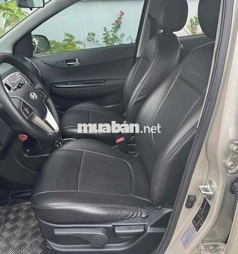 Hyundai i20 Số tự động Vàng cát