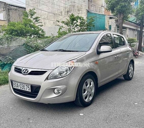 Hyundai i20 Số tự động Vàng cát