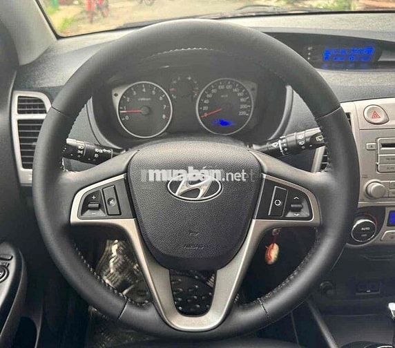 Hyundai i20 Số tự động Vàng cát