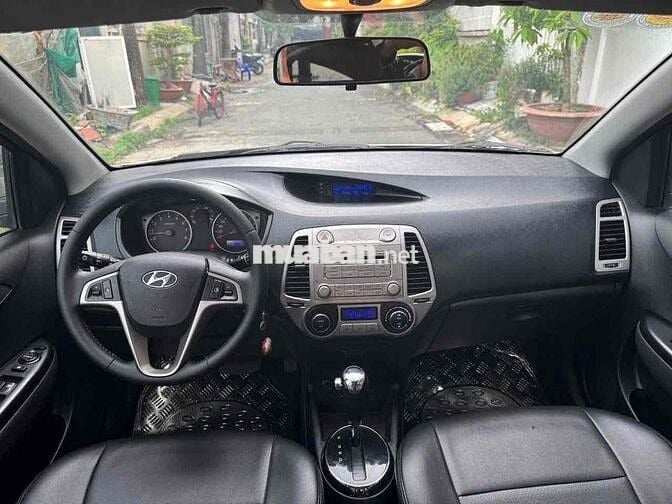 Hyundai i20 Số tự động Vàng cát