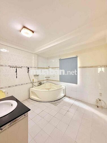 HXH ĐỔ CỬA KHU VIP PHAN ĐÌNH PHÙNG PHÚ NHUẬN - CÁCH MT VÀI  BƯỚC CHỈ C