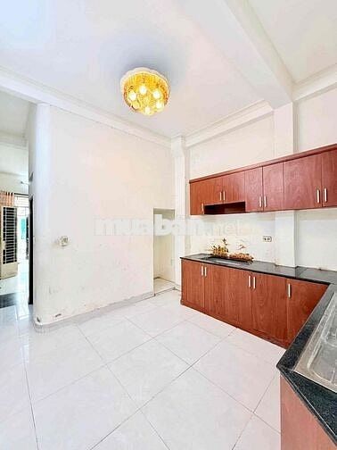 HXH ĐỔ CỬA KHU VIP PHAN ĐÌNH PHÙNG PHÚ NHUẬN - CÁCH MT VÀI  BƯỚC CHỈ C