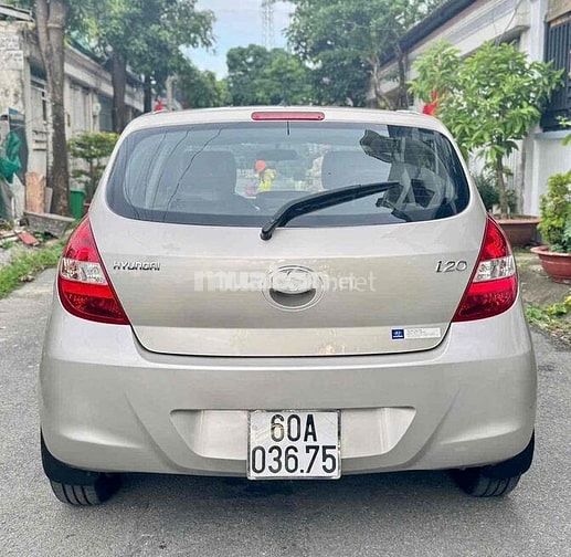 Hyundai i20 Số tự động Vàng cát