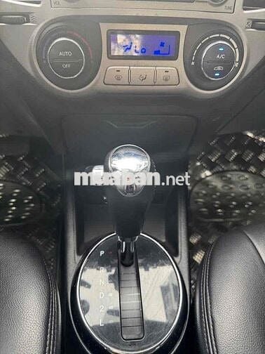 Hyundai i20 Số tự động Vàng cát
