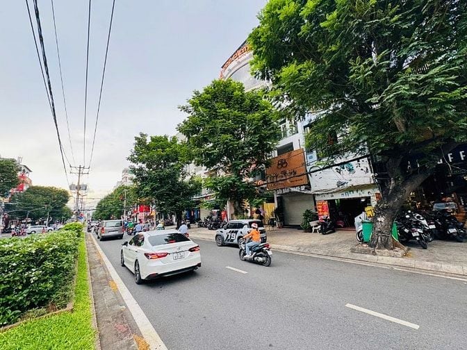 Cho thuê nhà mặt tiền 117-119 Bàu Cát Đôi,8x18m,1 trệt 2 lầu,Giá 120