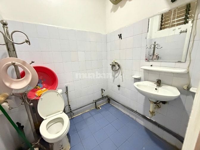 Cho thuê căn hộ A10 Đầm Trấu, Hai Bà Trưng, tầng 5, DT 62m2, căn góc