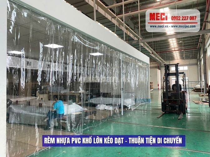 Rèm Nhựa PVC Khổ Lớn Kéo Dạt Giải Pháp Ngăn Lạnh, Bụi Cho Nhà Xưởng