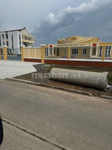 Trong khu dân cư có nền 5x20m gần ủy ban lưong bình, trạm y tế 