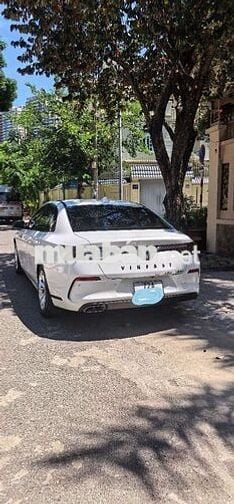 VinFast Lux A2.0 Base Trắng