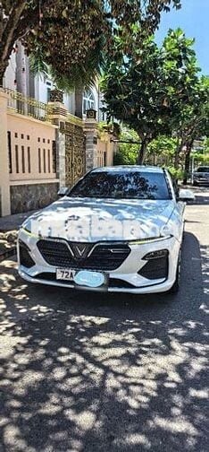 VinFast Lux A2.0 Base Trắng