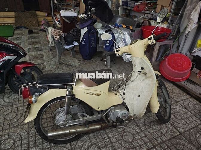 Honda Cub Cổ điển màu Kem