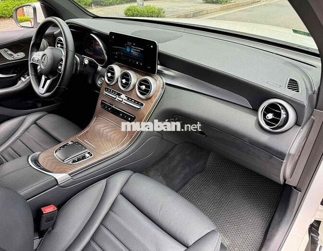 GLC 200 4Matic 2021 Trắng/ đen zin 5.5 vạn km đẹp.
