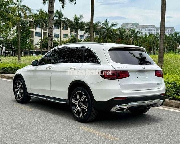 GLC 200 4Matic 2021 Trắng/ đen zin 5.5 vạn km đẹp.