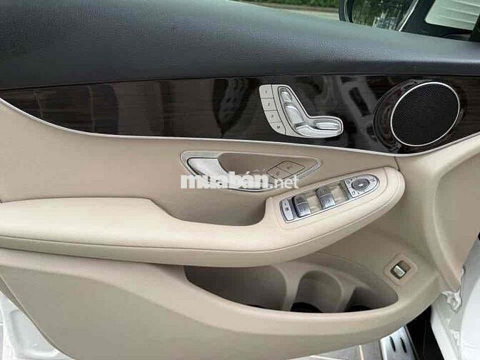 GLC200 4matic V1 2022 zin 3,8 vạn km siêu mới đẹp