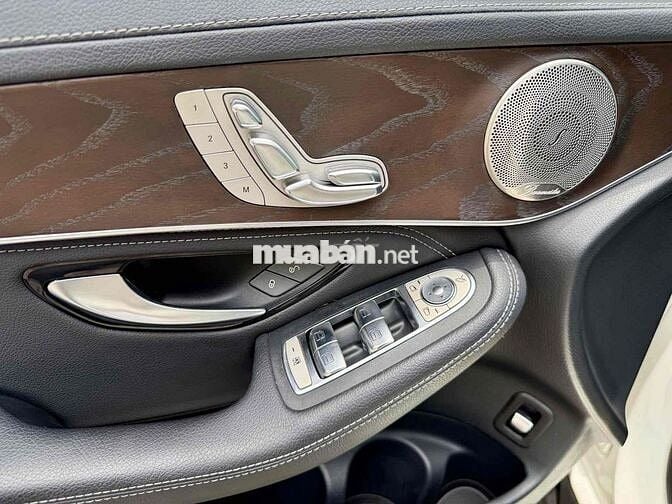 GLC 200 4Matic 2021 Trắng/ đen zin 5.5 vạn km đẹp.