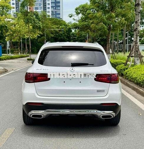 GLC 200 4Matic 2021 Trắng/ đen zin 5.5 vạn km đẹp.