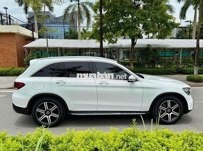 GLC 200 4Matic 2021 Trắng/ đen zin 5.5 vạn km đẹp.
