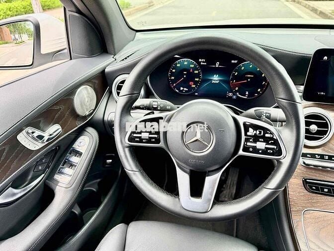 GLC 200 4Matic 2021 Trắng/ đen zin 5.5 vạn km đẹp.