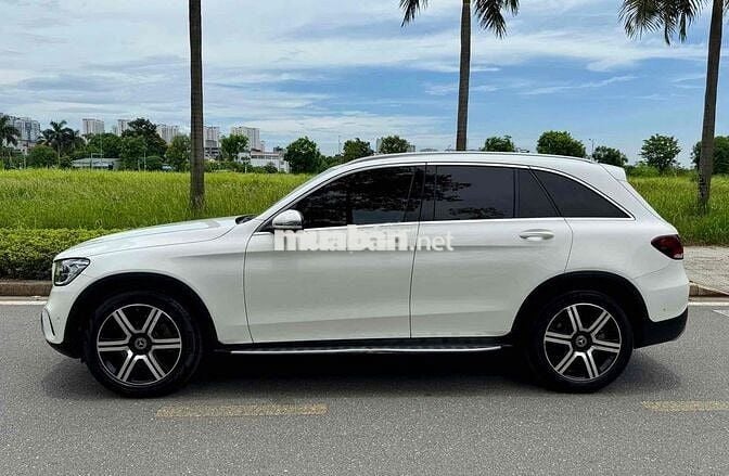GLC 200 4Matic 2021 Trắng/ đen zin 5.5 vạn km đẹp.