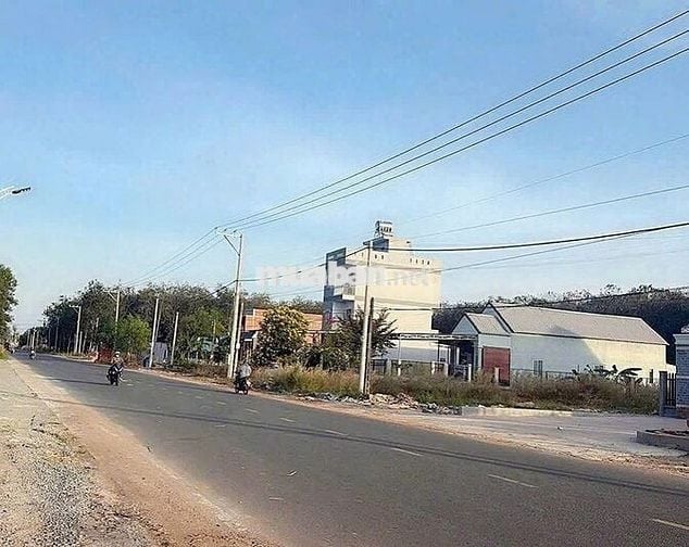  Chủ cần tiền xoay vốn, bán nhanh lô đất mặt tiền Cao Bá Quát. 