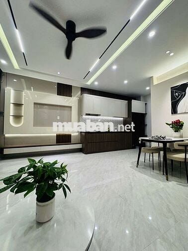 Nhà Q7, 35m2 thiết kế hiện đại Nhà mới dọn vào ở Liền. 
