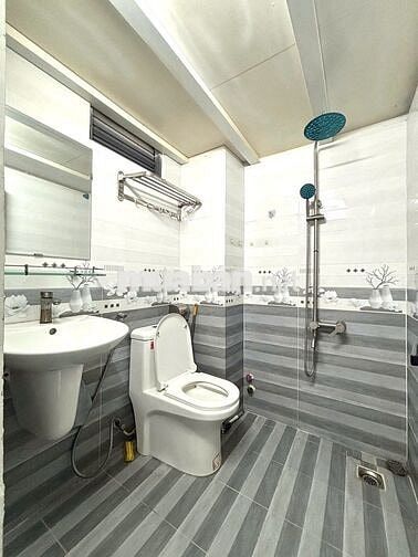 CĂN HỘ DỊCH VỤ CÓ GÁC 40M2 - THANG MÁY -  HẦM ĐỂ XE - CỬA SỔ TRỜI