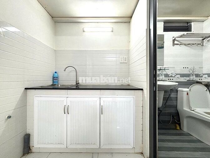 CĂN HỘ DỊCH VỤ CÓ GÁC 40M2 - THANG MÁY -  HẦM ĐỂ XE - CỬA SỔ TRỜI