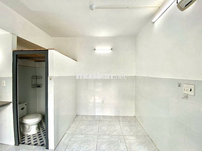 studio bancol riêng giá rẻ gần VLU IUH có thang máy