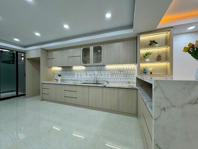 BÁN GẤP NHÀ 5 TẦNG HXH TRƯỜNG SA, PHÚ NHUẬN, Ô TÔ NGỦ TRONG NHÀ