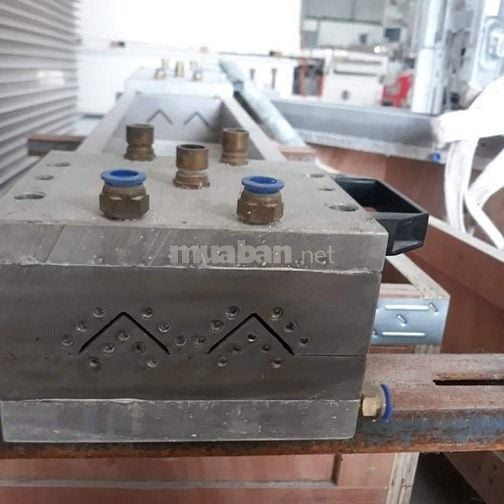 Tuyển thợ 02 nam cơ khí khuôn mẫu, 01 nữ phụ việc