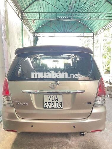 Toyota Innova 2011 Số sàn Vàng cát