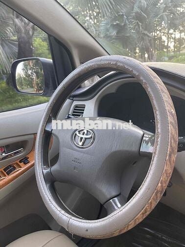 Toyota Innova 2011 Số sàn Vàng cát