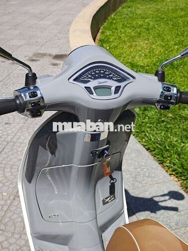 Xe Vespa Pinic Xám