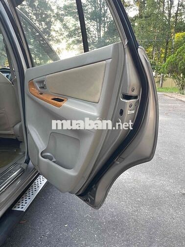 Toyota Innova 2011 Số sàn Vàng cát