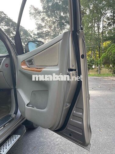 Toyota Innova 2011 Số sàn Vàng cát