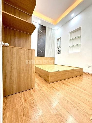 Chính chủ bán gấp nhà gần hồ Tây, Hà Nội, ô tô đỗ cổng