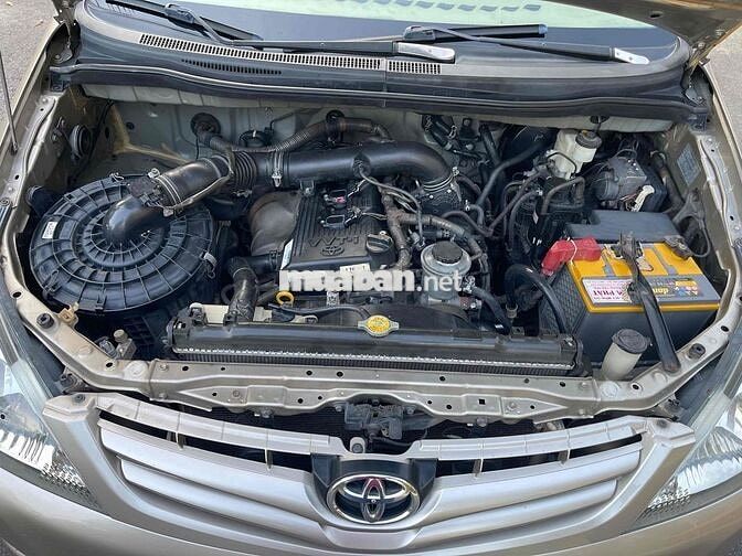 Toyota Innova 2011 Số sàn Vàng cát