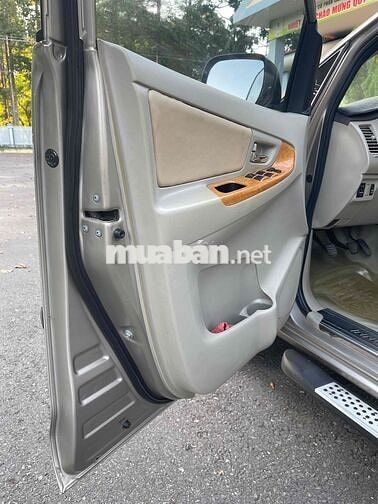 Toyota Innova 2011 Số sàn Vàng cát