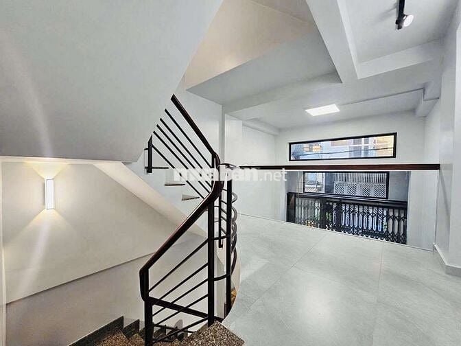 NHÀ ĐẸP - CÓ NỘI THẤT MÁY LẠNH - HẺM 6M