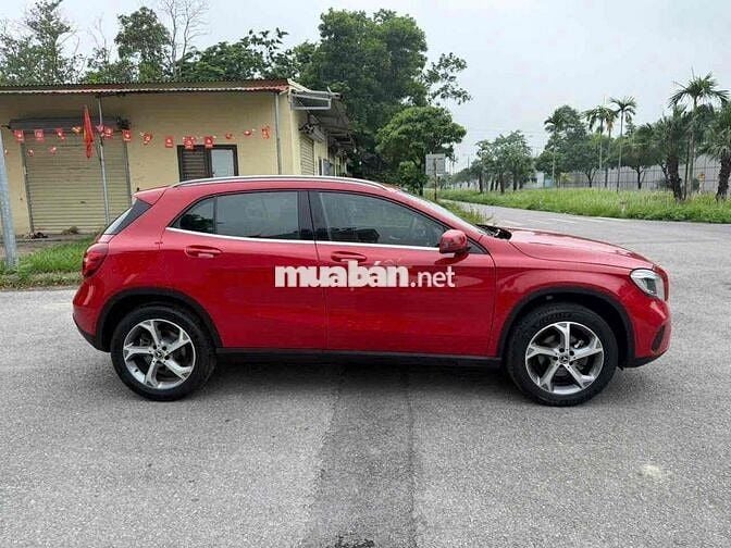 Mercedes-Benz GLA 200 2018 AT 11v