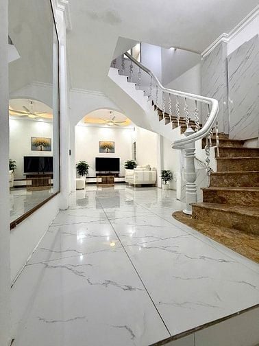 Chính chủ bán gấp nhà gần hồ Tây, Hà Nội, ô tô đỗ cổng
