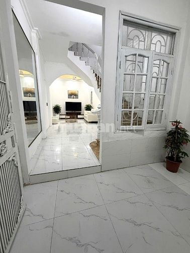 Chính chủ bán gấp nhà gần hồ Tây, Hà Nội, ô tô đỗ cổng