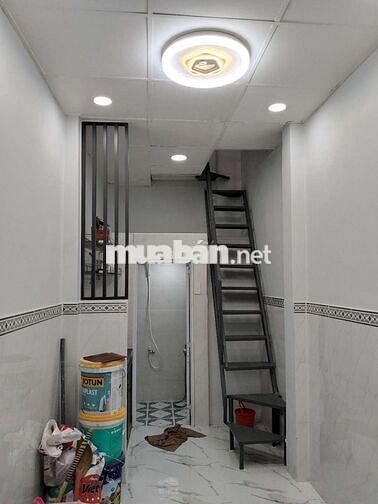 Nhà 2 lầu đúc hẻm nhỏ Lạc Long Quân TpHCM