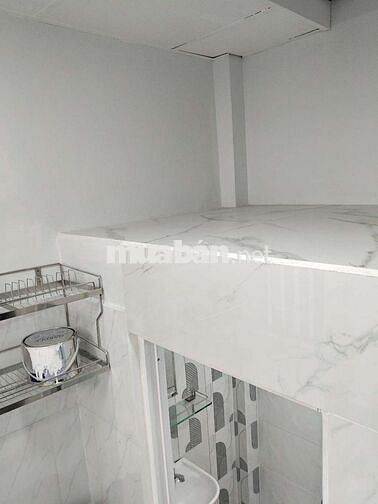 Nhà 2 lầu đúc hẻm nhỏ Lạc Long Quân TpHCM