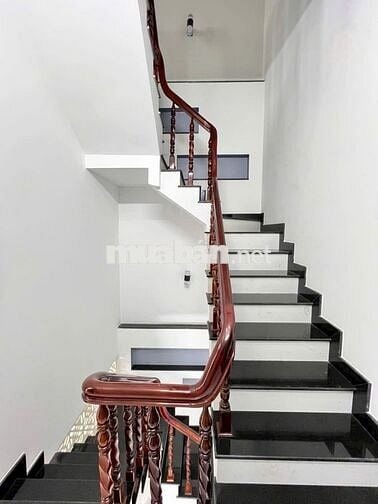 CHO THUÊ NHÀ TRỆT 2 LẦU MẶT TIỀN ĐƯỜNG NGUYỄN MINH QUANG