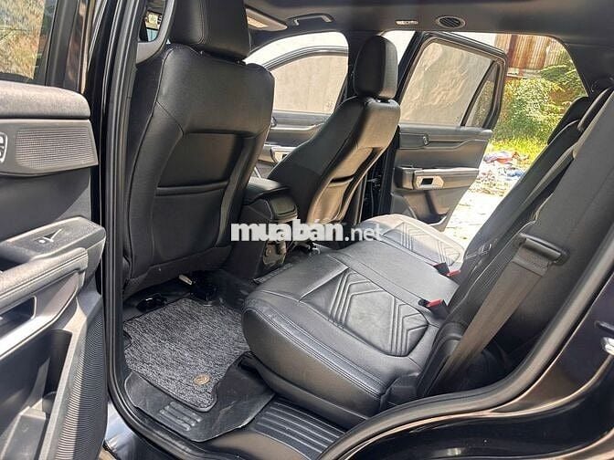 Ford Everest Titanium 2022 Đen 7 chỗ Dầu